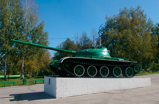 Мемориале Славы танк Т-62. Бердск